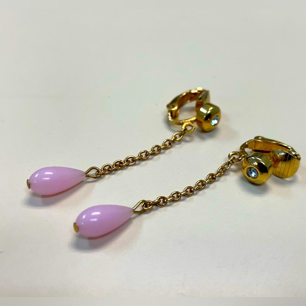 Vintage Avon pink teardrop and crystal gold tone dangle clip on earrings